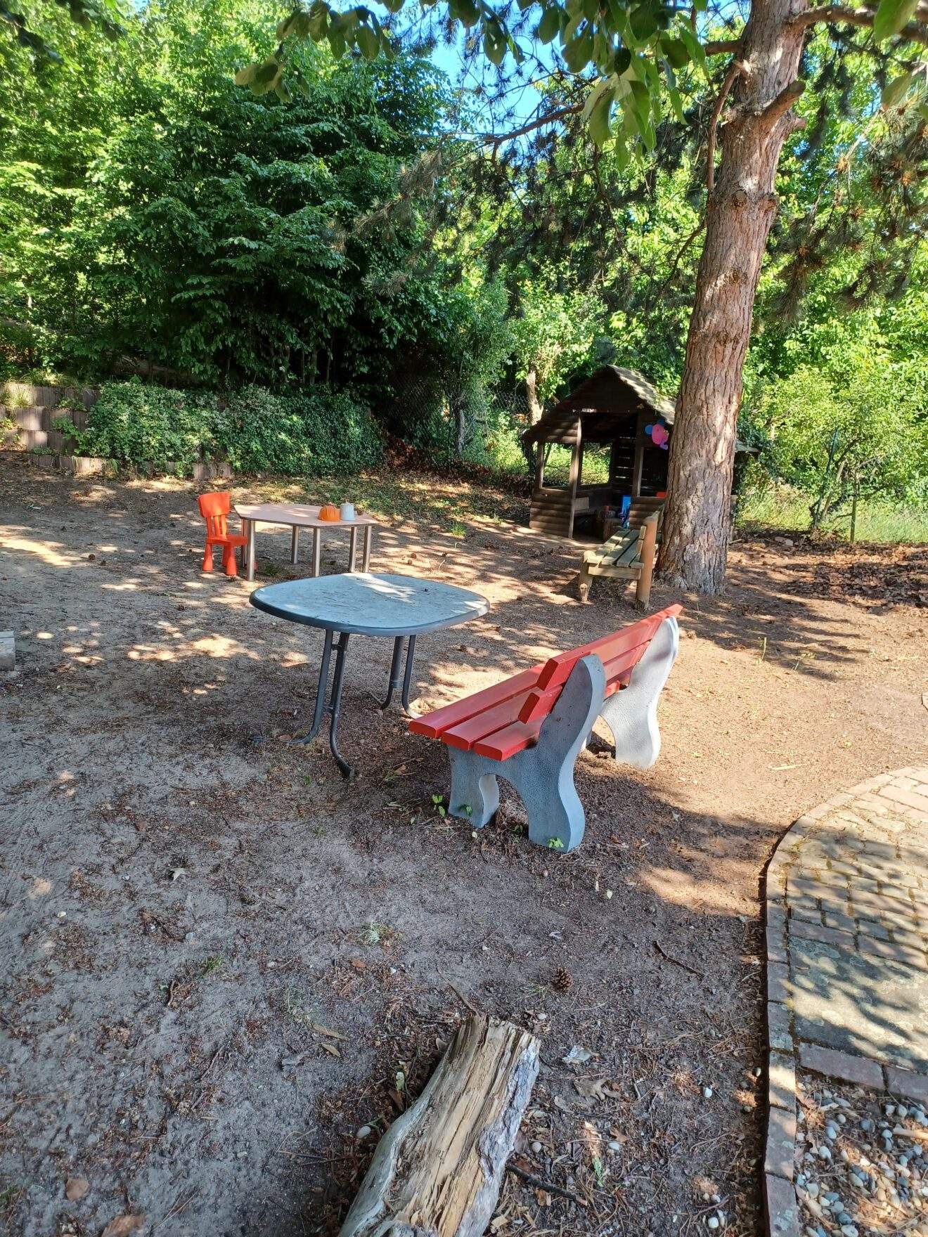 Gartenaktion der Kita St. Jakobus in Hambach - Elternaktion