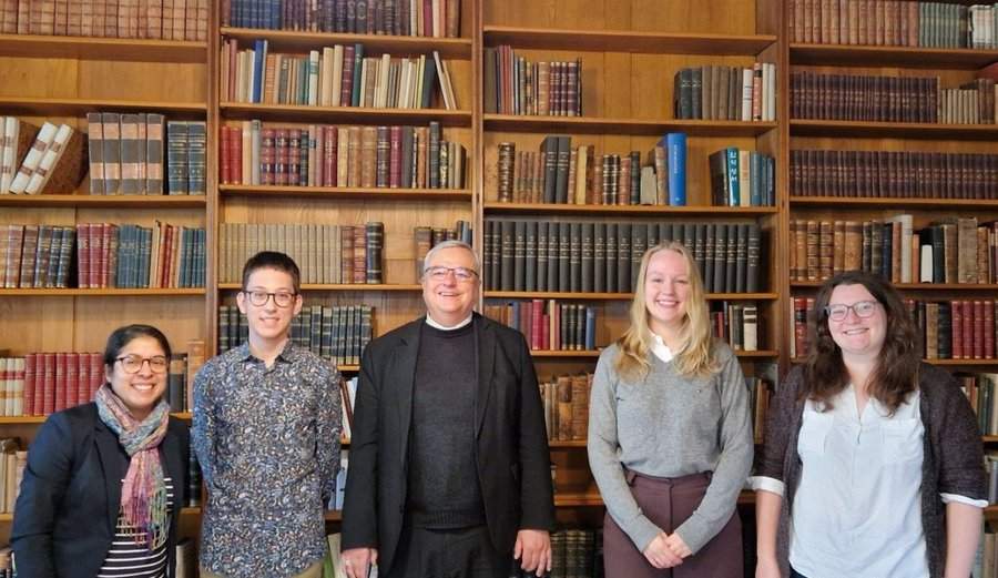 Besuch der Auszubildenden des Bischöflichen Ordinariats bei Bischof Wiesemann