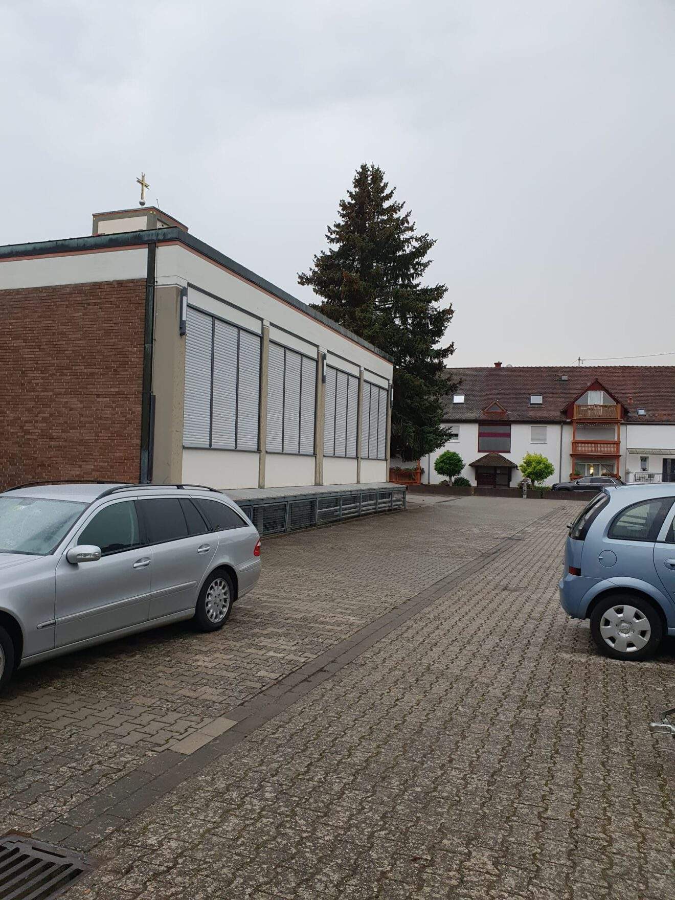 Sanierungen abgeschlossen - das Gerüst ist weg - der Verwaltungsrat darf sich freuen