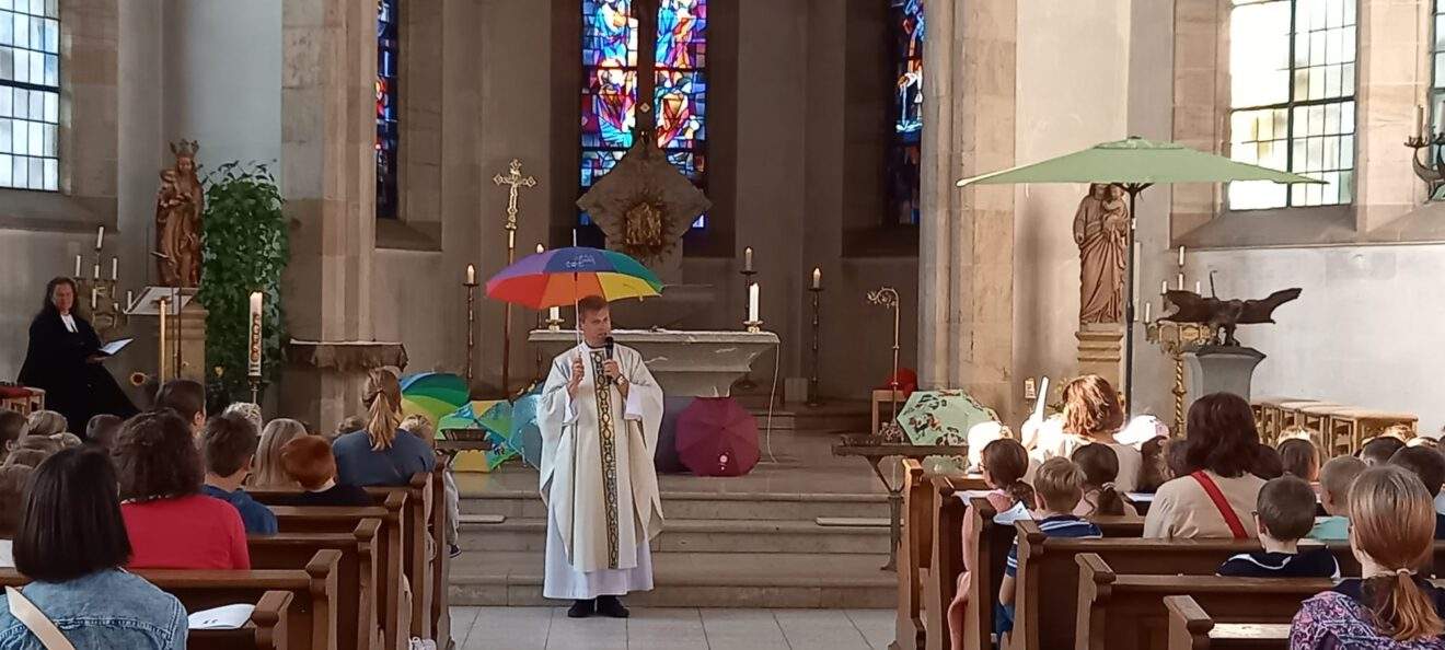 “Von Gott beschirmt sein – unter dem Schutz Gottes stehen” - Ökumenischer Schulgottesdienst zum Schuljahresanfang in Geinsheim