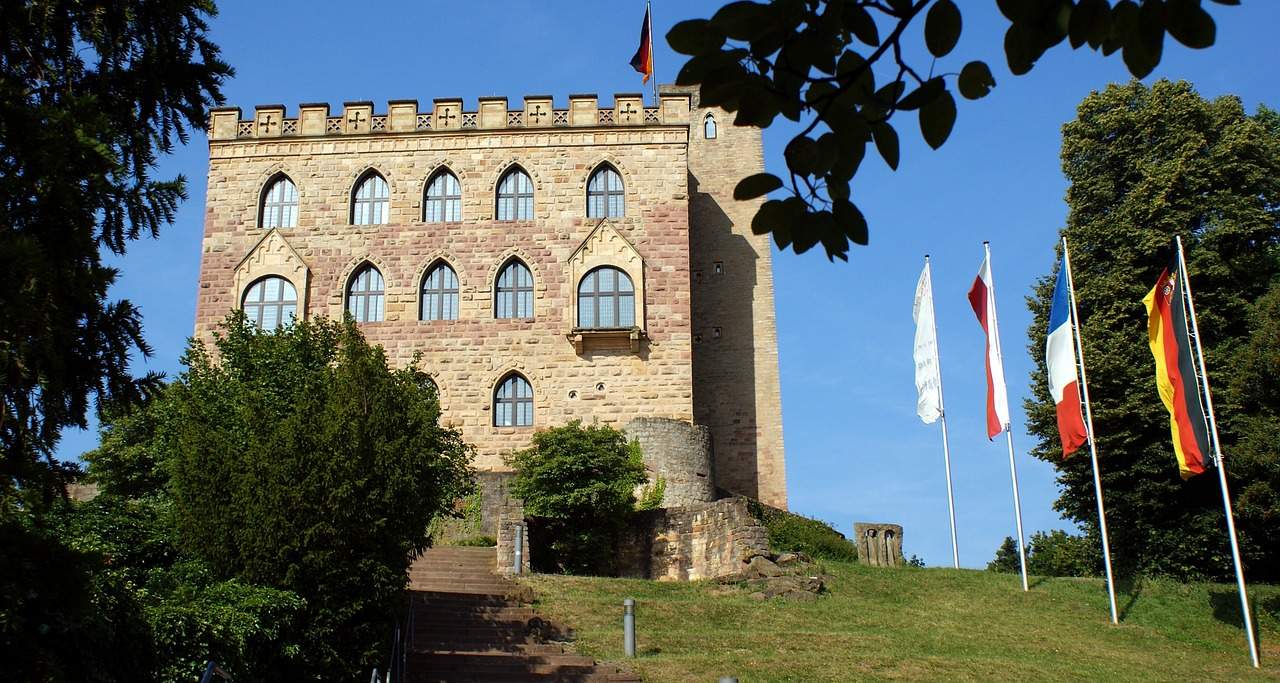 Der ＂Hambacher Freiheitspreis 1832“ wird in diesem Jahr an Frau Dr. Irina Scherbakowa verliehen